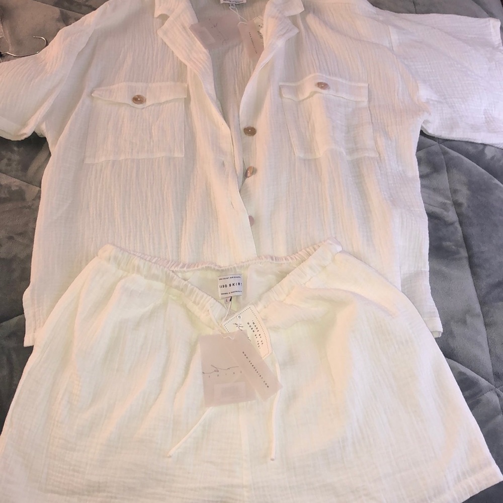 {Sabo Skirt} White top and short set!